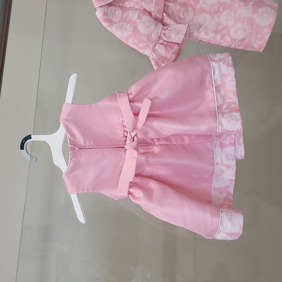 Adorable baby girl's outfit.  Size 6-9 months - Picture 5 of 14
